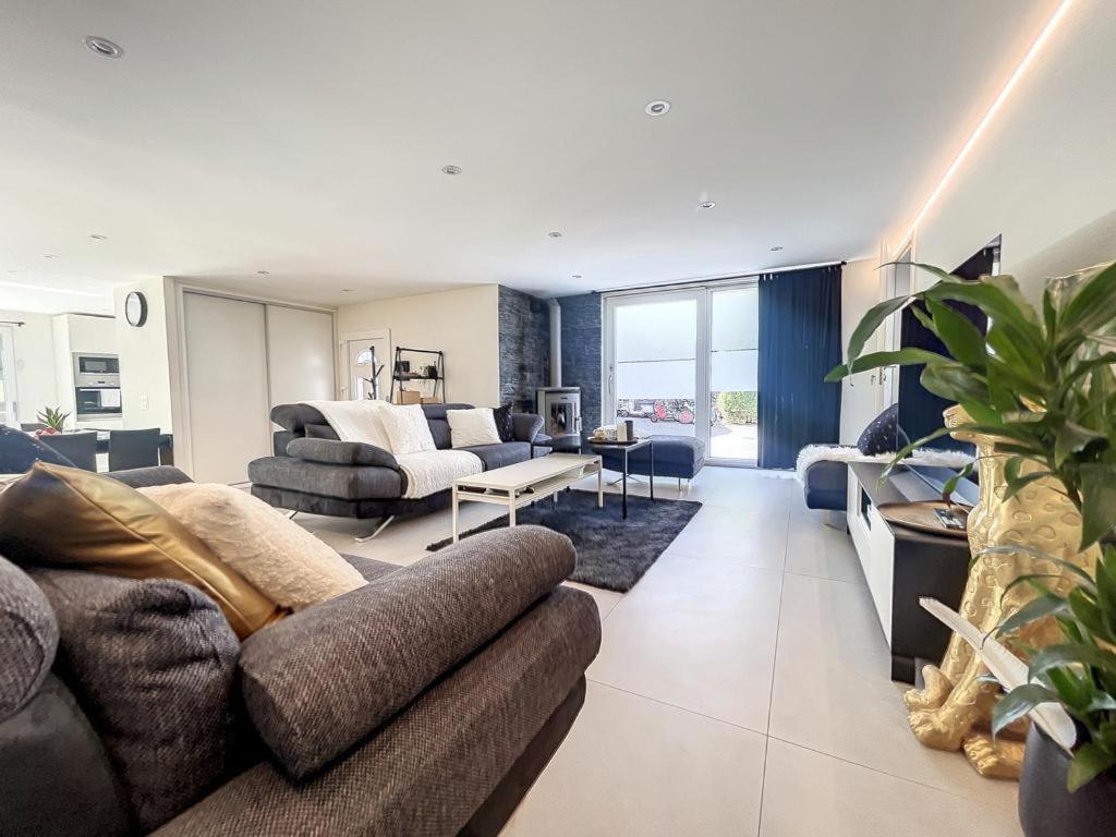 Appartement Moderne Avec Terrasse Et Piscine A Chatel Sur Bex Exterior foto
